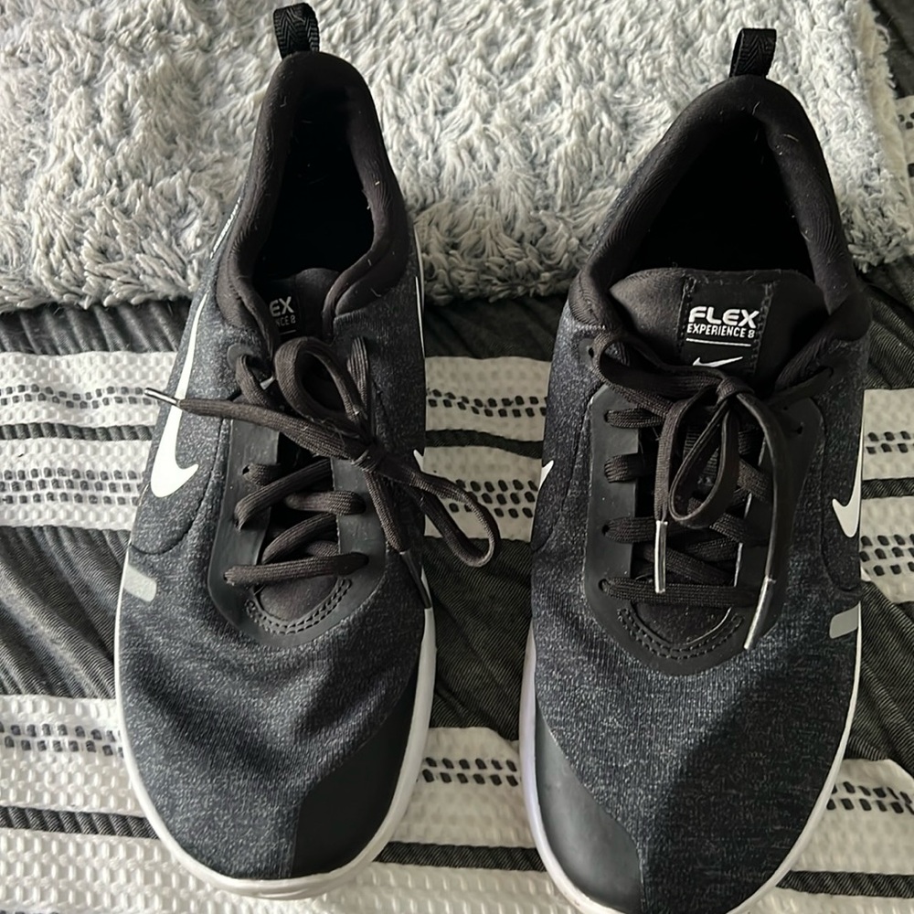 Nike experience 8 shoes